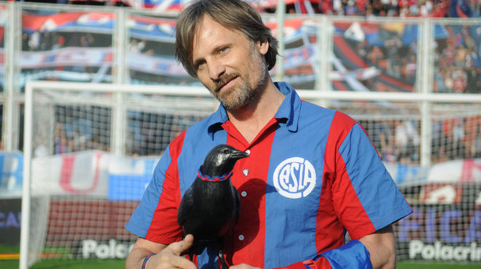 Viggo Mortensen numa homenagem prestada pelo San Lorenzo.