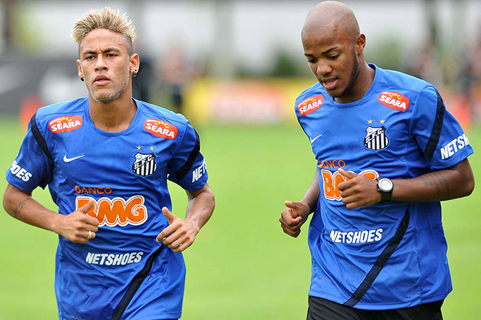 Andrade e Neymar, no tempo em que ainda eram colegas no Santos (foto: Santos FC Divulgação)