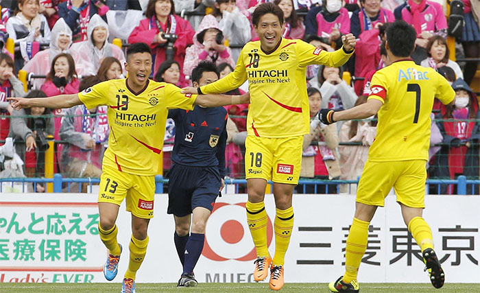 Tanaka tem aos 27 anos a grande oportunidade de afirmar-se na Europa e, por consequência, na selecção nipónica (foto: Kyodo)