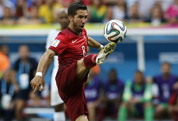 João Moutinho foi dos poucos de Portugal que não naufragou ante a Albânia (foto: (foto: AGIF/Shutterstock)