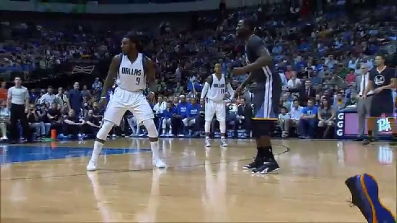 Na NBA bloqueia-se tudo, até… sapatos!