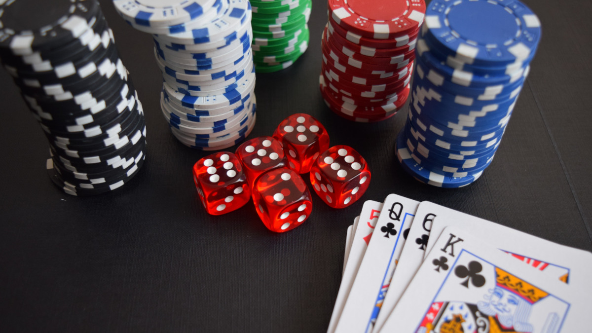 Poker grátis- Aprenda a jogar poker online grátis em 2023